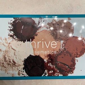 Thrive cosmetics eyeshadow pallet